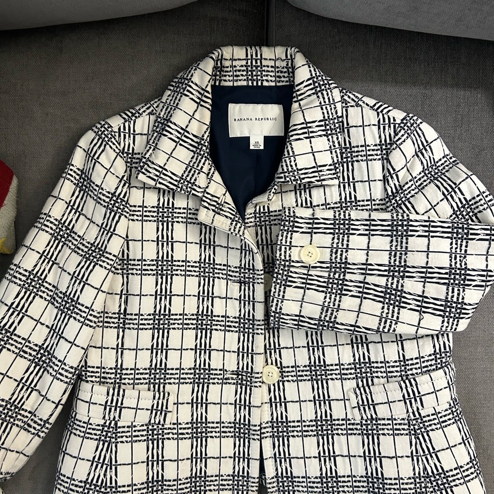 Banana Republic Women's Black and White Plaid Coat